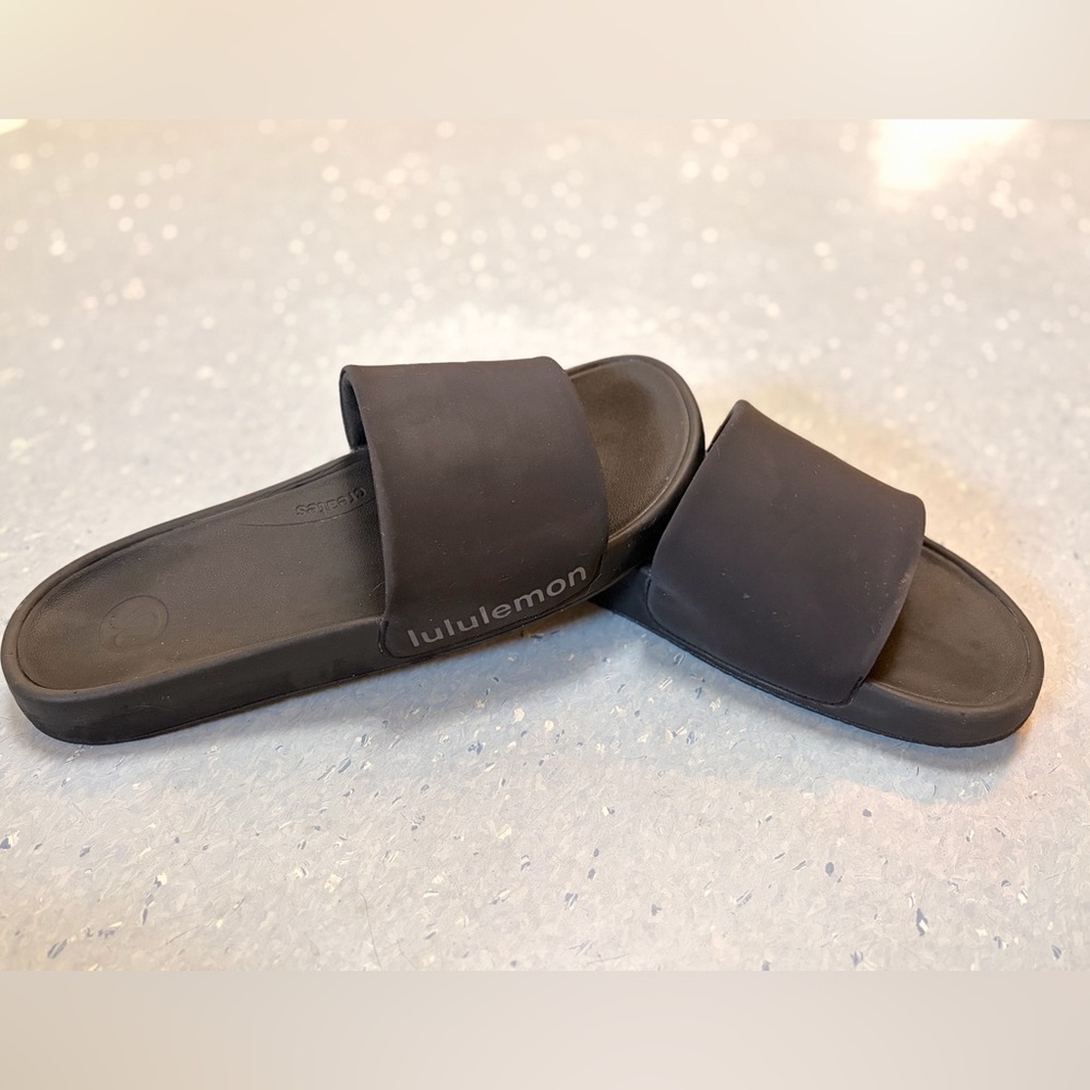 Men’s Lululemon Black Restfeel Sandals